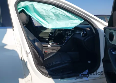 2015 Mercedes-Benz C 300 из США, поврежденный, VIN 55SWF4JB7FU071088